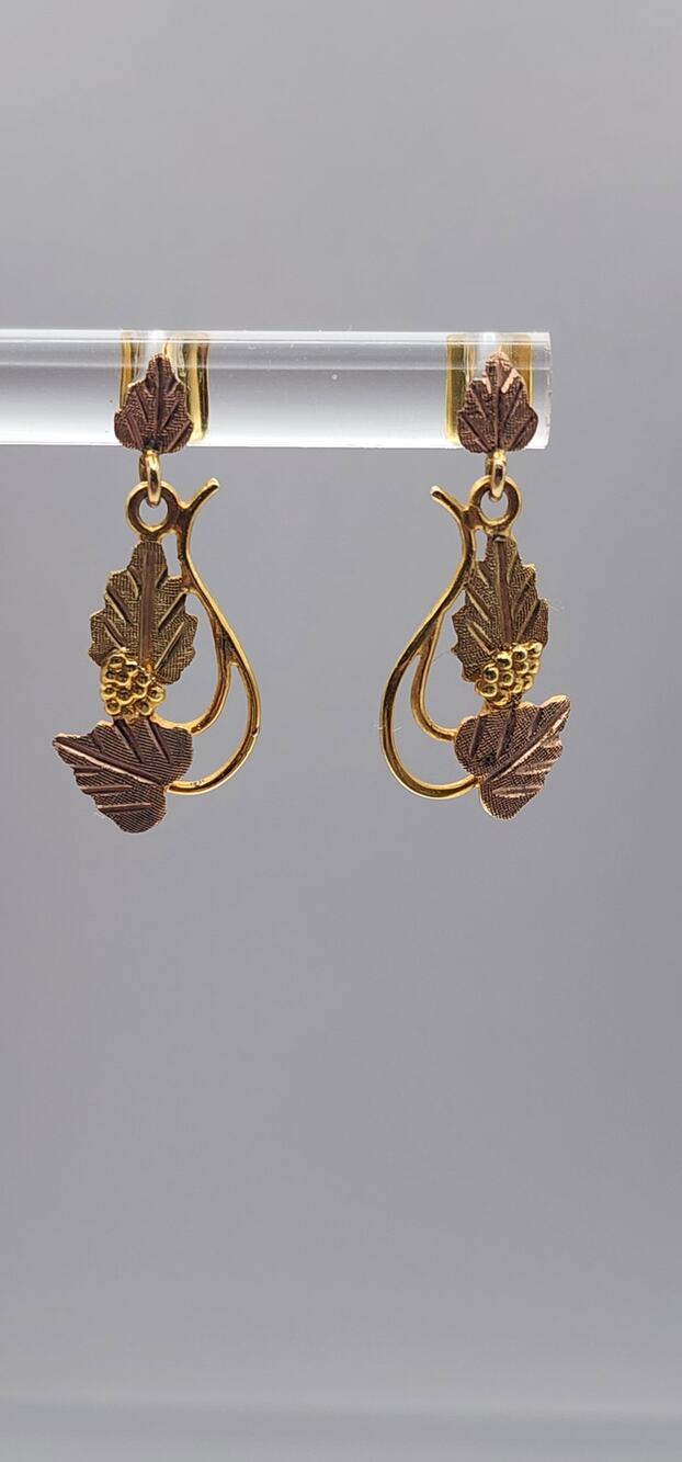 Vintage Coleman C.CO Black Hills Gold Tri Color Leaf Hoop Earrings Pierced